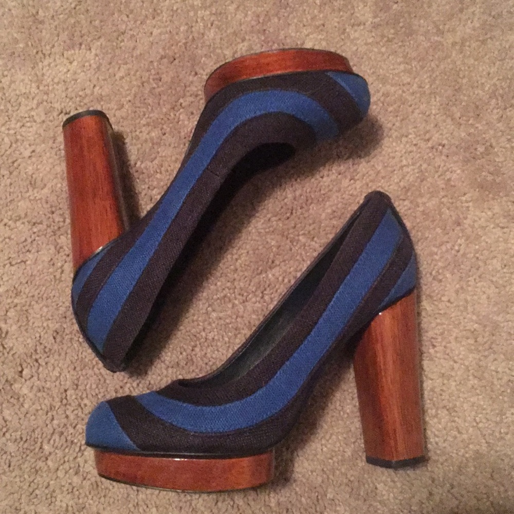 Tory Burch Blue platform pumps size 7.5